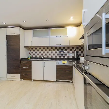 Gorgeous Sea View Flat With Pool In Antalya