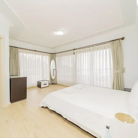 Gorgeous Sea View Flat With Pool In Antalya