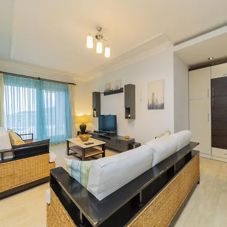Gorgeous Sea View Flat With Pool In Antalya Apartman